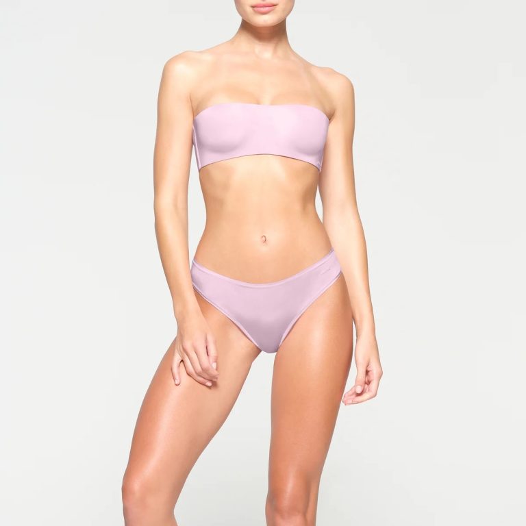 Choosing the Best Balconette Push-Up Bra for Low-Cut Necklines